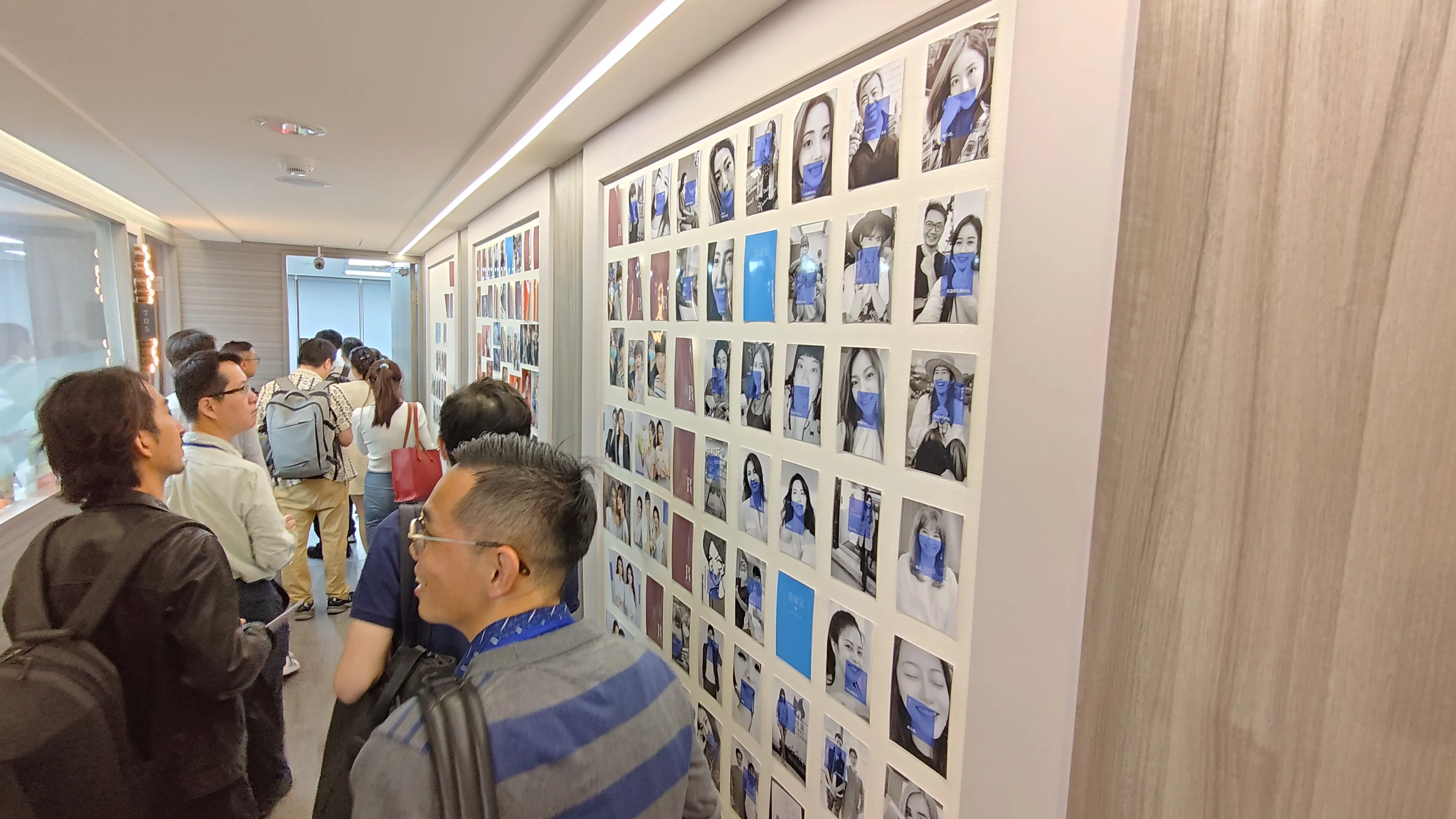 悅庭牙醫診所七樓的KOL牆與案例展示